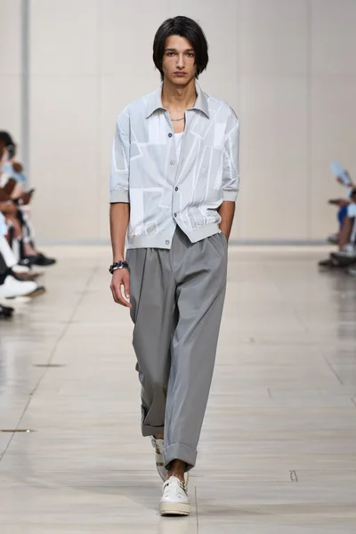 Look 11